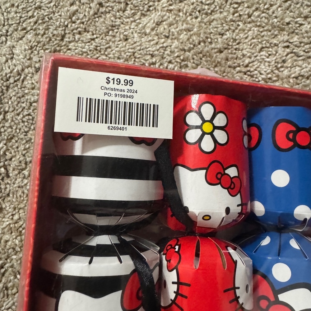 New Hello Kitty Women’s 3 Surprise Crackers W/ Crew Socks 4-10 - Picture 3 of 3